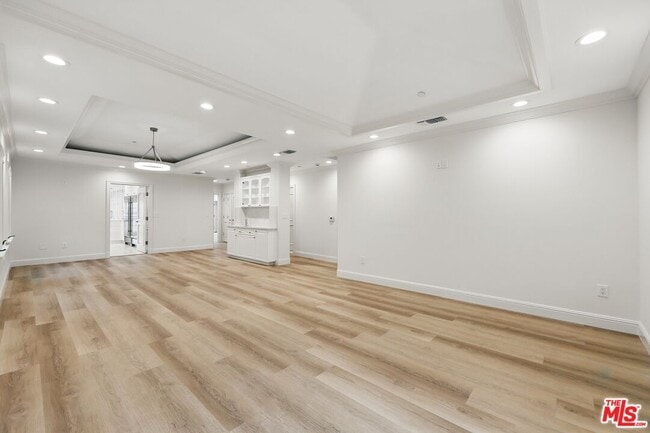 Building Photo - 412 N Maple Dr