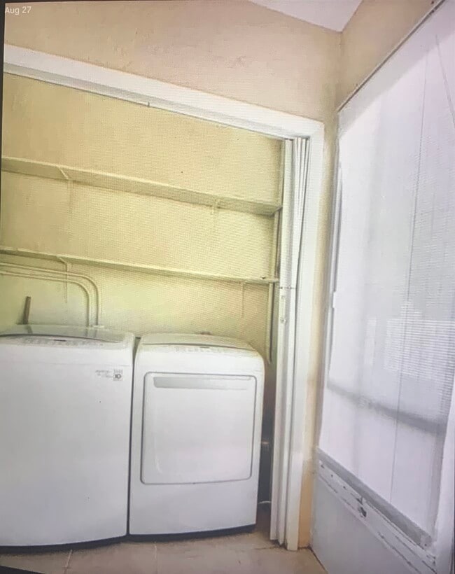 Building Photo - 4608 SE 4th Pl