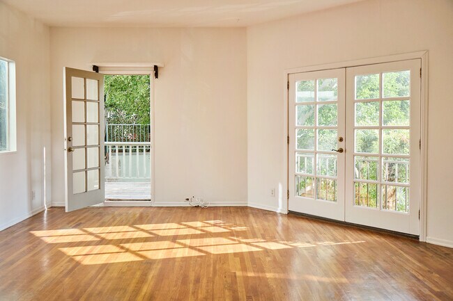 Building Photo - 6148 Glen Holly St
