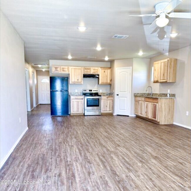 Building Photo - 1706 Teak Ave