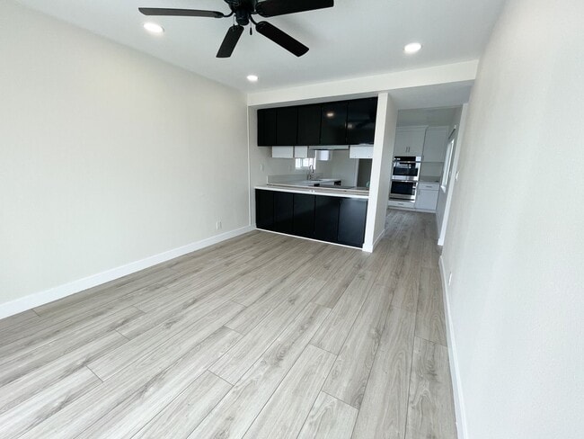 Building Photo - 3 bedroom 2 bath home in desired neighborhood