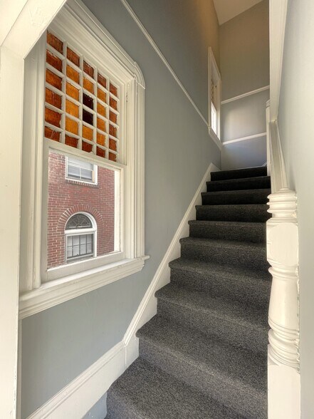 Apartment Entry - 533 W Water St