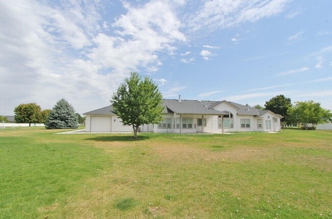Building Photo - 4109 E Man O War Dr