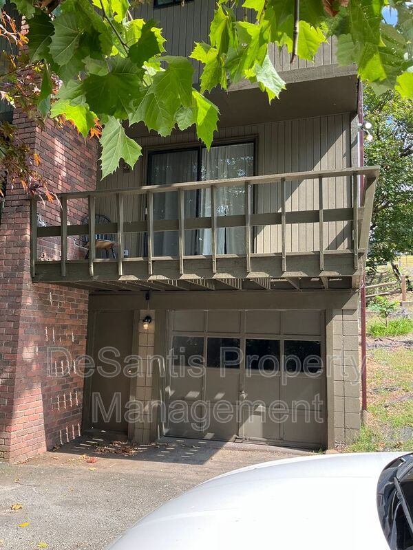 Building Photo - 446 Crosby Drive