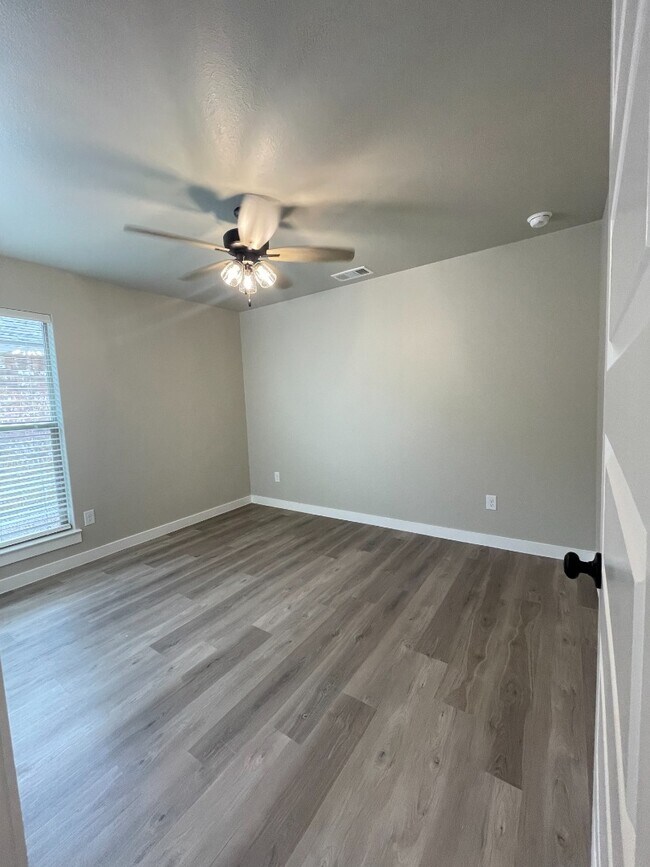 Building Photo - Brand new 3 bd/2 bth home in quiet neighborhood! Turf backyard with plants! All appliances! 10 mi...