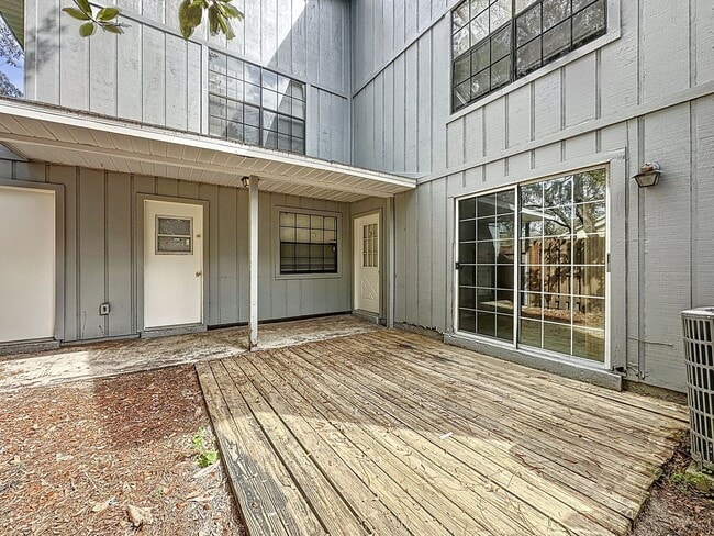 Building Photo - Carmel Oaks Townhome style Condo in Orlando