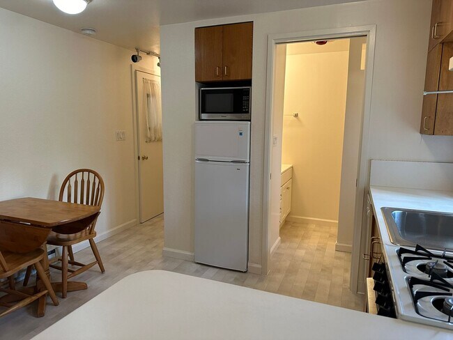 Building Photo - 442 Judson Ave