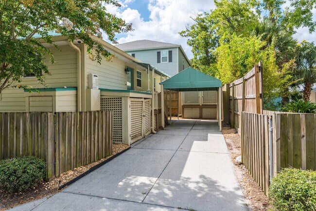 Building Photo - 36 Weeden St