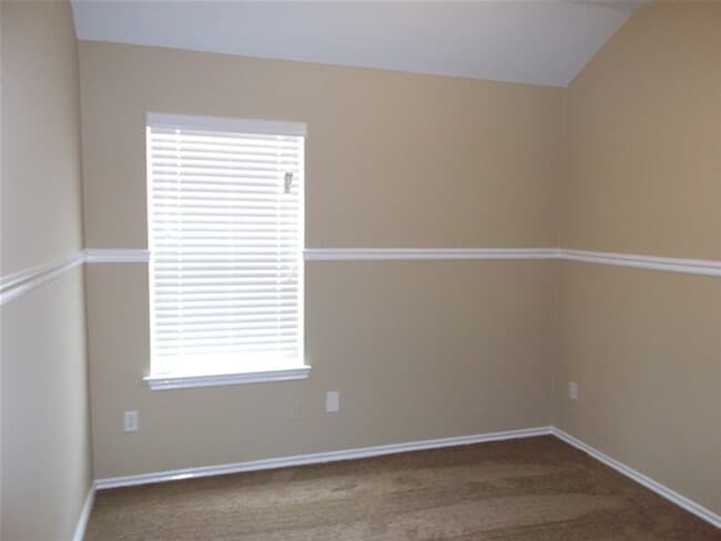 Building Photo - 1835 Manor Dr