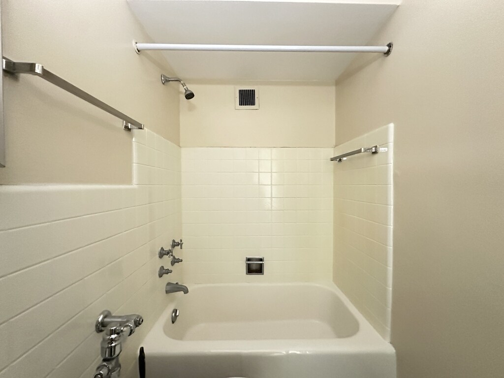 Building Photo - 1400 Chicago Ave