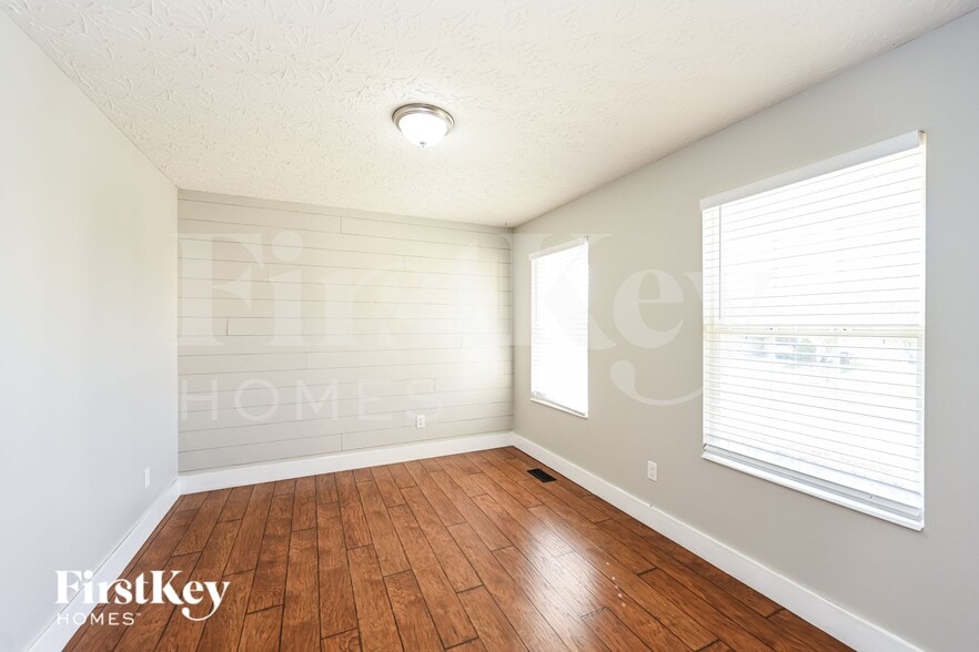 Building Photo - 671 McCormick Ln