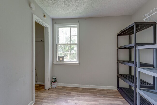 Building Photo - 516 Waycross Dr