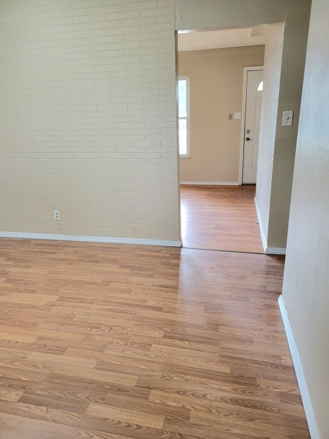 Building Photo - Renovated and Ready to Rent...7 Bradley, Pontoon Beach