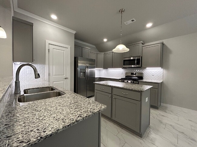 Building Photo - "Move in Special!! Half off first month's rent if signed by 11/30!  3-Bed Sanctuary in Farmington...