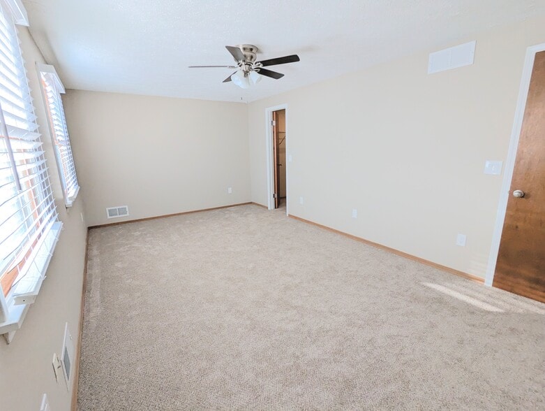 Building Photo - 289 Deerhurst Ln