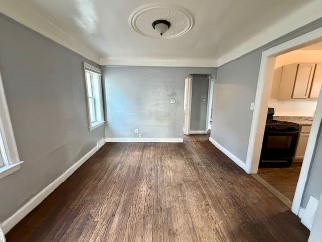 Building Photo - SECTION 8 ONLY For Lease 3 bed 1 bath