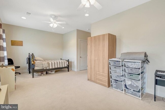 Building Photo - 711 McKenzie Ave