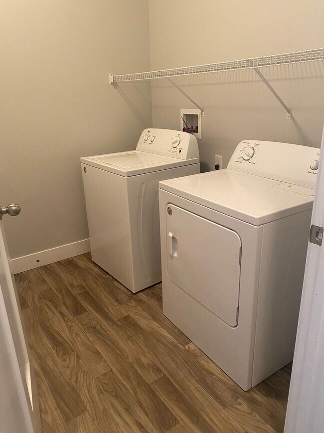 Building Photo - Beautiful 3 bed 2 bath townhome in Vineyard