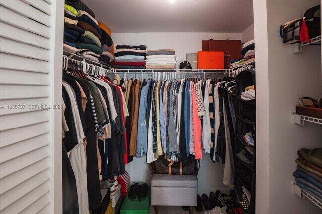 Building Photo - 300 S Biscayne Blvd