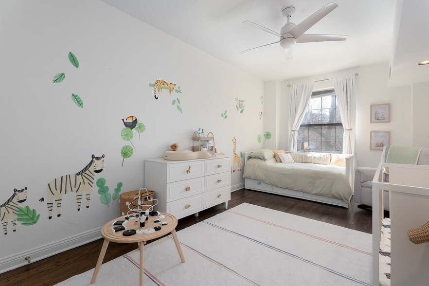 Bedroom 2 - 444 W Belmont Ave