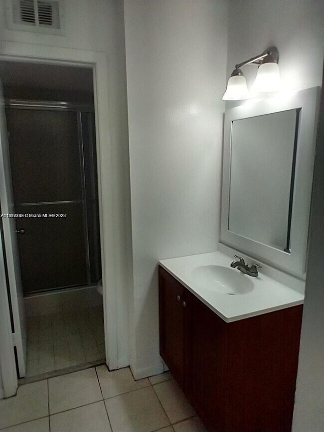 Building Photo - 6575 W Oakland Park Blvd