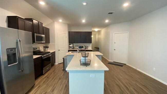 Building Photo - 3304 Kenner Dr
