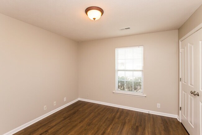 Building Photo - 1123 Geneil Ln