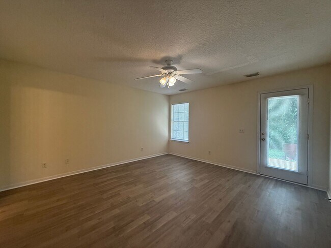 Building Photo - 221 Millcrest Dr