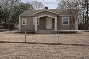 Building Photo - 626 Miller Dr