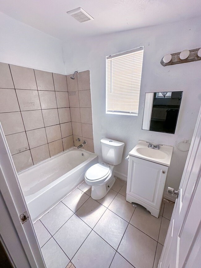 Building Photo - 3114 Avenue M 1/2