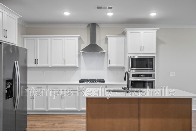 Building Photo - 704 Conifer Dr