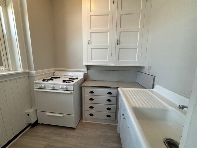 Building Photo - 1 Harbor St