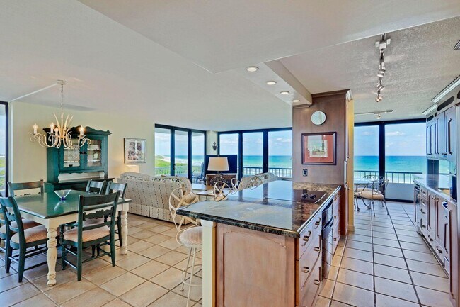 Building Photo - 5550 N Ocean Dr