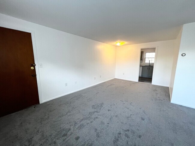 Building Photo - 9 Grandview Dr