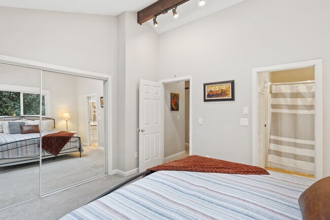 Building Photo - FURNISHED! Exquisite 3-Bedroom Furnished H...