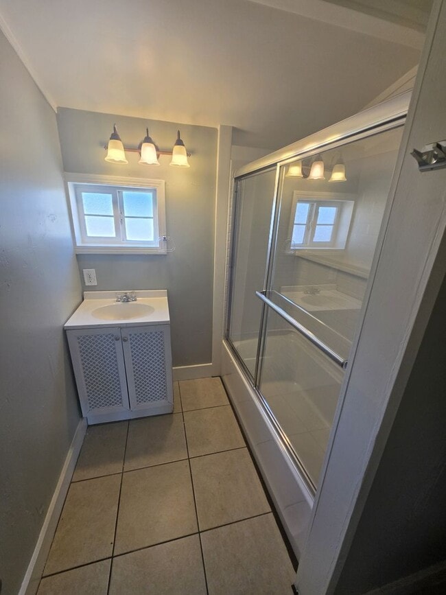 Building Photo - Duplex For Rent in Corning!