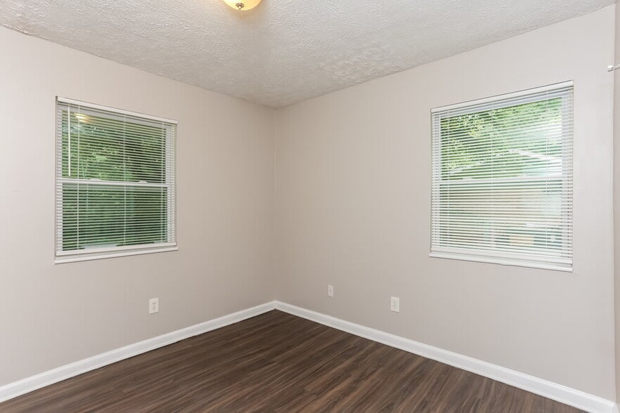 Building Photo - 599 Plainville Dr SW