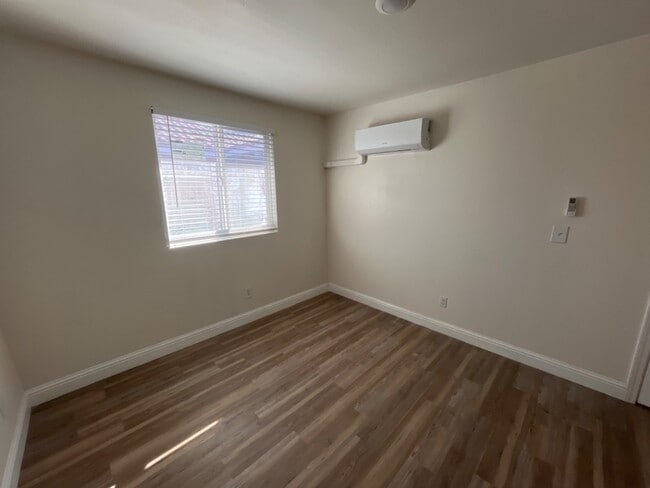 Building Photo - 1593 North Thorne Avenue