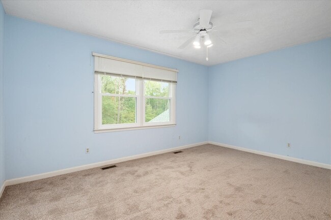 Building Photo - Charming Colonial in Elmhurst Station