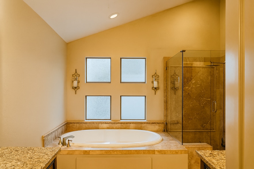 Building Photo - 5311 Lillian St