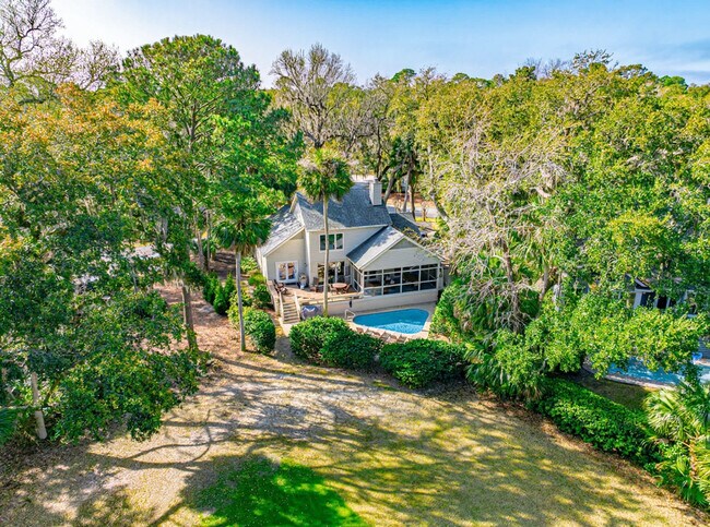 Building Photo - 8 Heath Dr