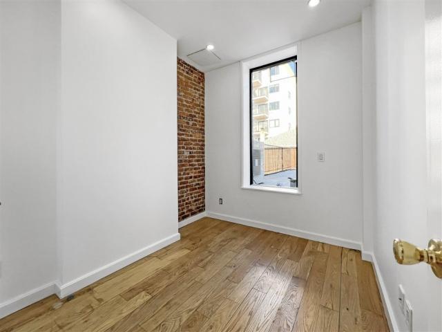 Building Photo - 3 bedroom in Brooklyn NY 11226