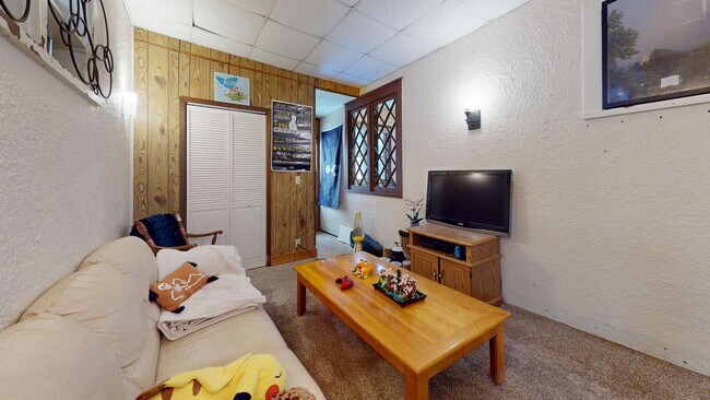 Building Photo - Beautiful Woodwork in this Charming Old Home