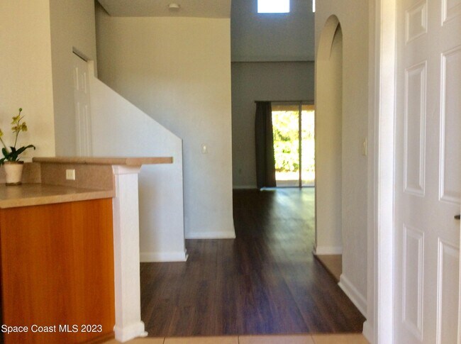 Building Photo - 812 Middleton Dr SW