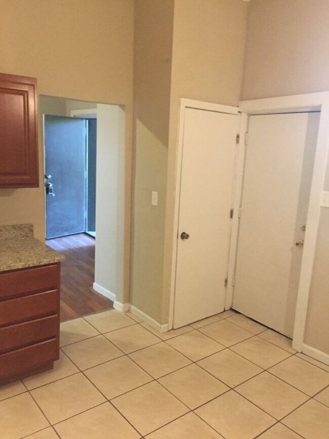 Building Photo - 2511-2513-2513 S 9th St