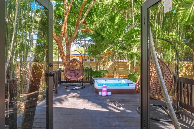 Building Photo - 751 NE 80th St