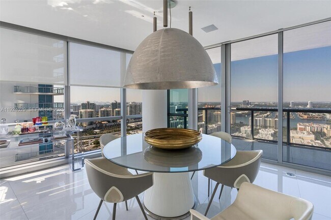 Building Photo - 17121 Collins Ave