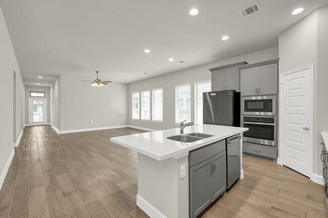 Building Photo - 328 Rise Ln