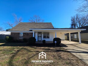 Building Photo - Newly Renovated 4BR/2BA Memphis Home with Fireplace & Fenced Backyard