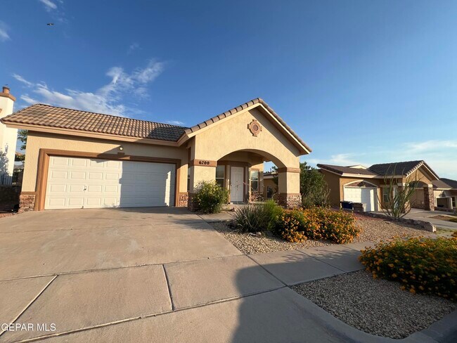 Building Photo - 6700 Hermoso Del Sol Dr